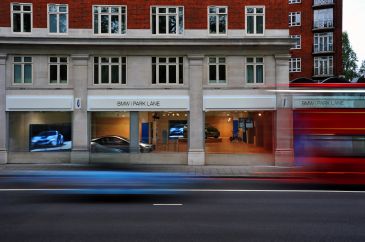 BMW opent haar eerste elektrische showroom in Londen